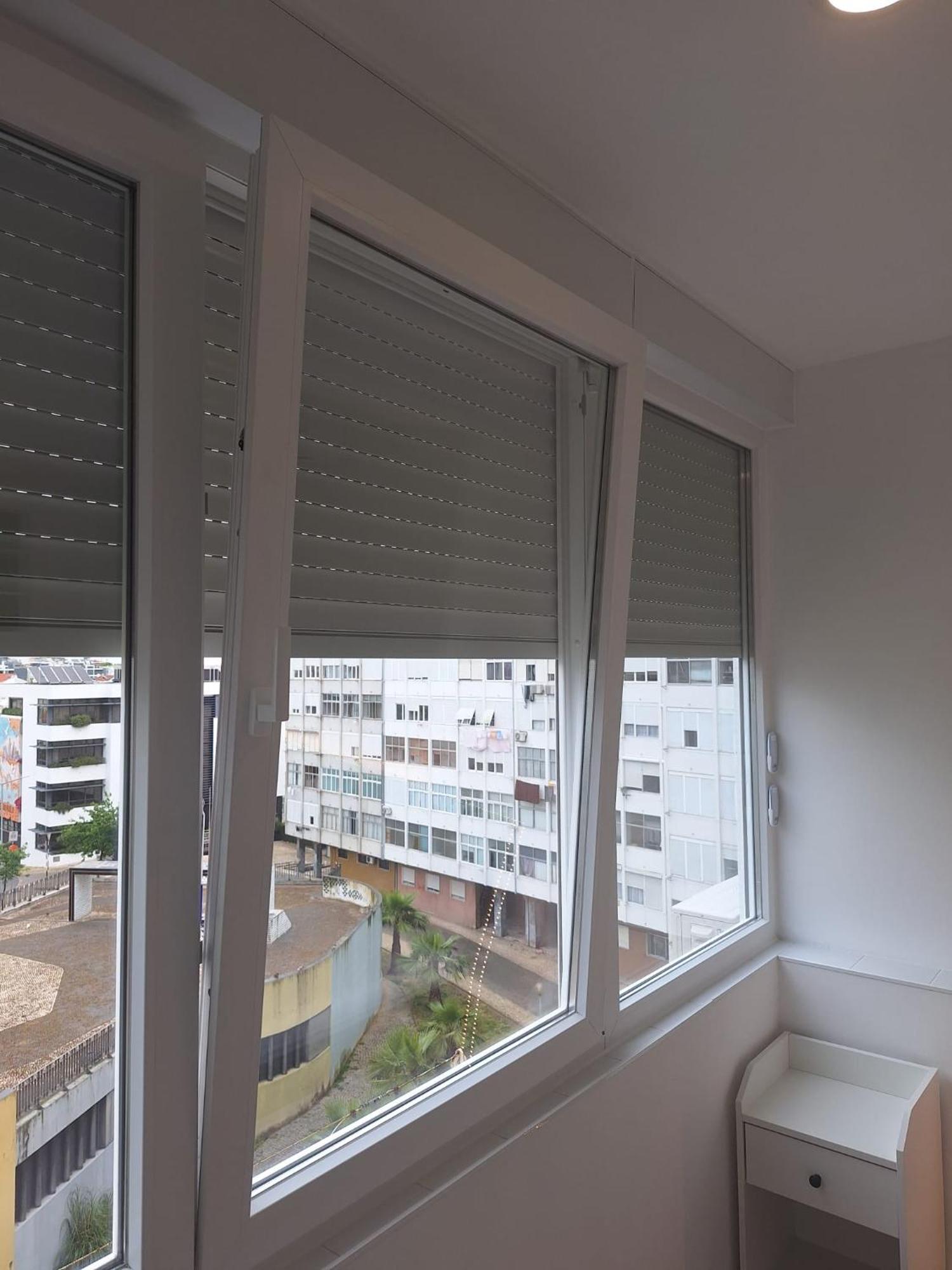 Lisbon South Bay Rooms 2 Almada Bagian luar foto