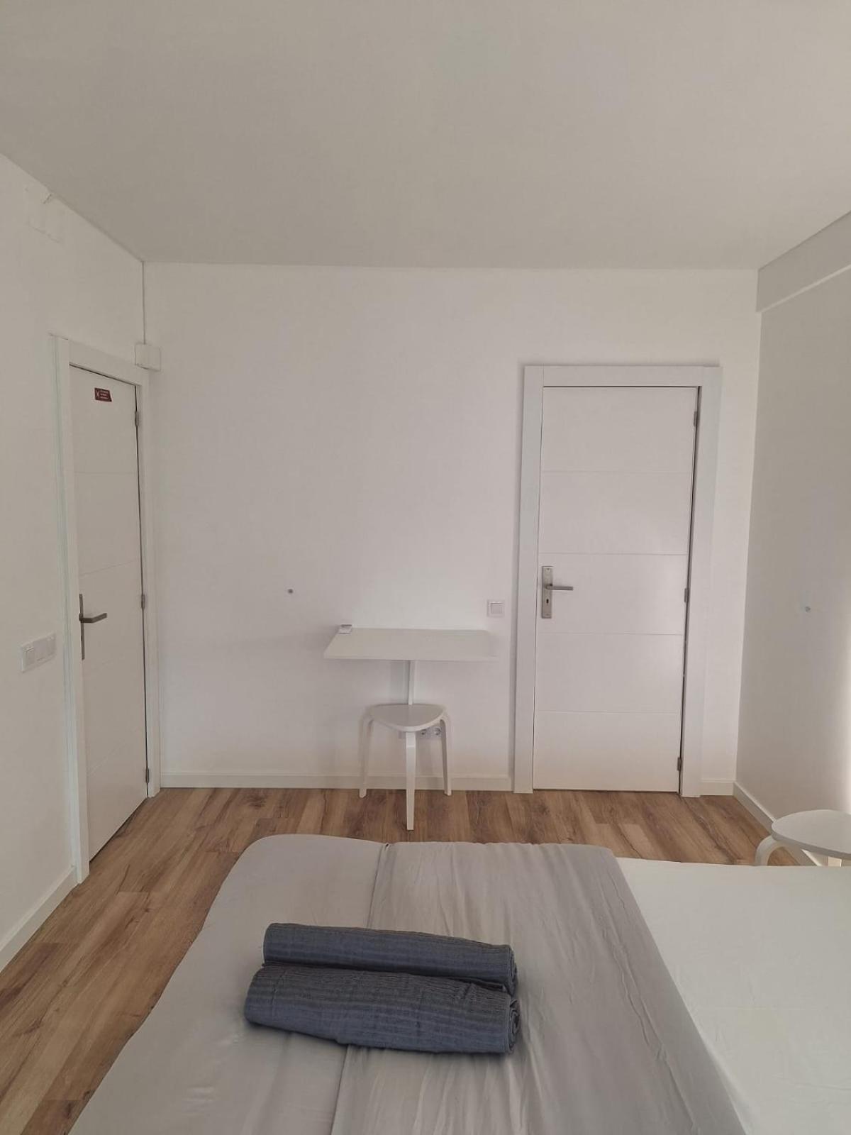 Lisbon South Bay Rooms 2 Almada Bagian luar foto