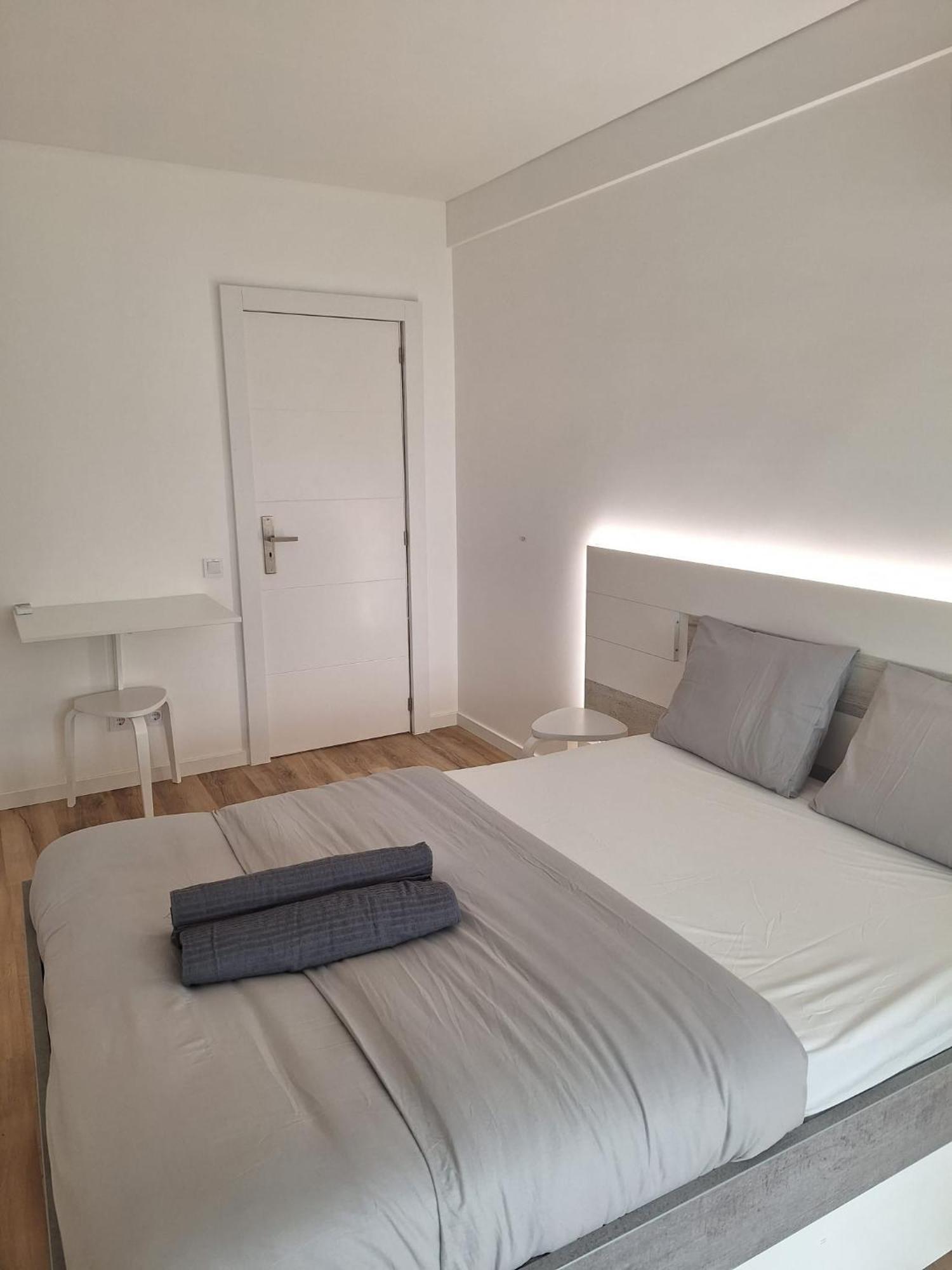 Lisbon South Bay Rooms 2 Almada Bagian luar foto