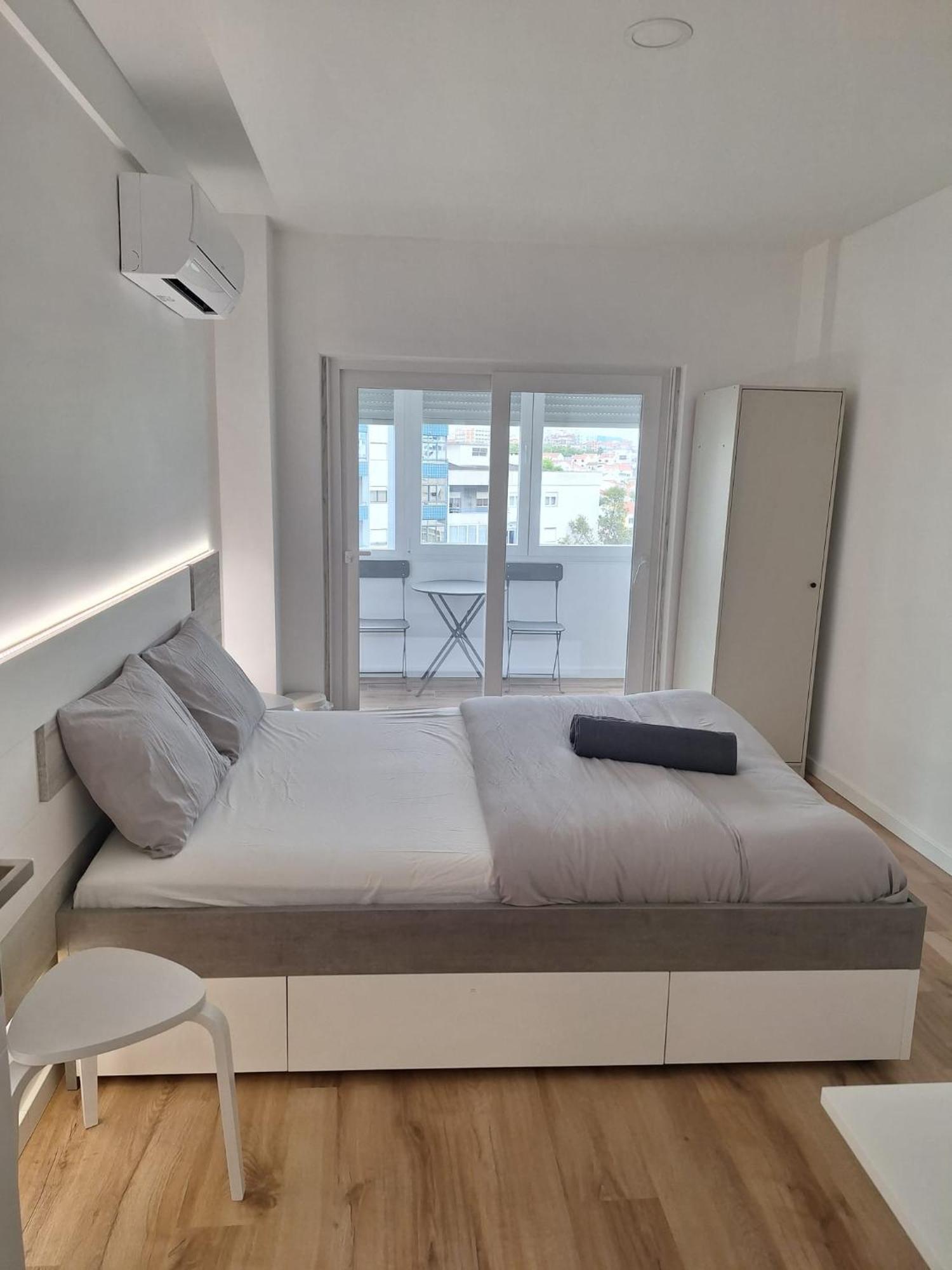 Lisbon South Bay Rooms 2 Almada Bagian luar foto