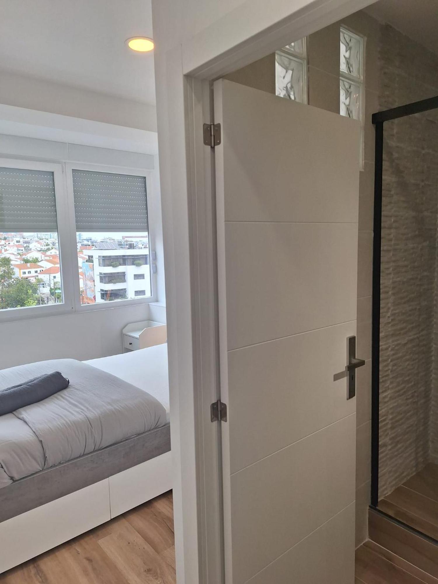 Lisbon South Bay Rooms 2 Almada Bagian luar foto
