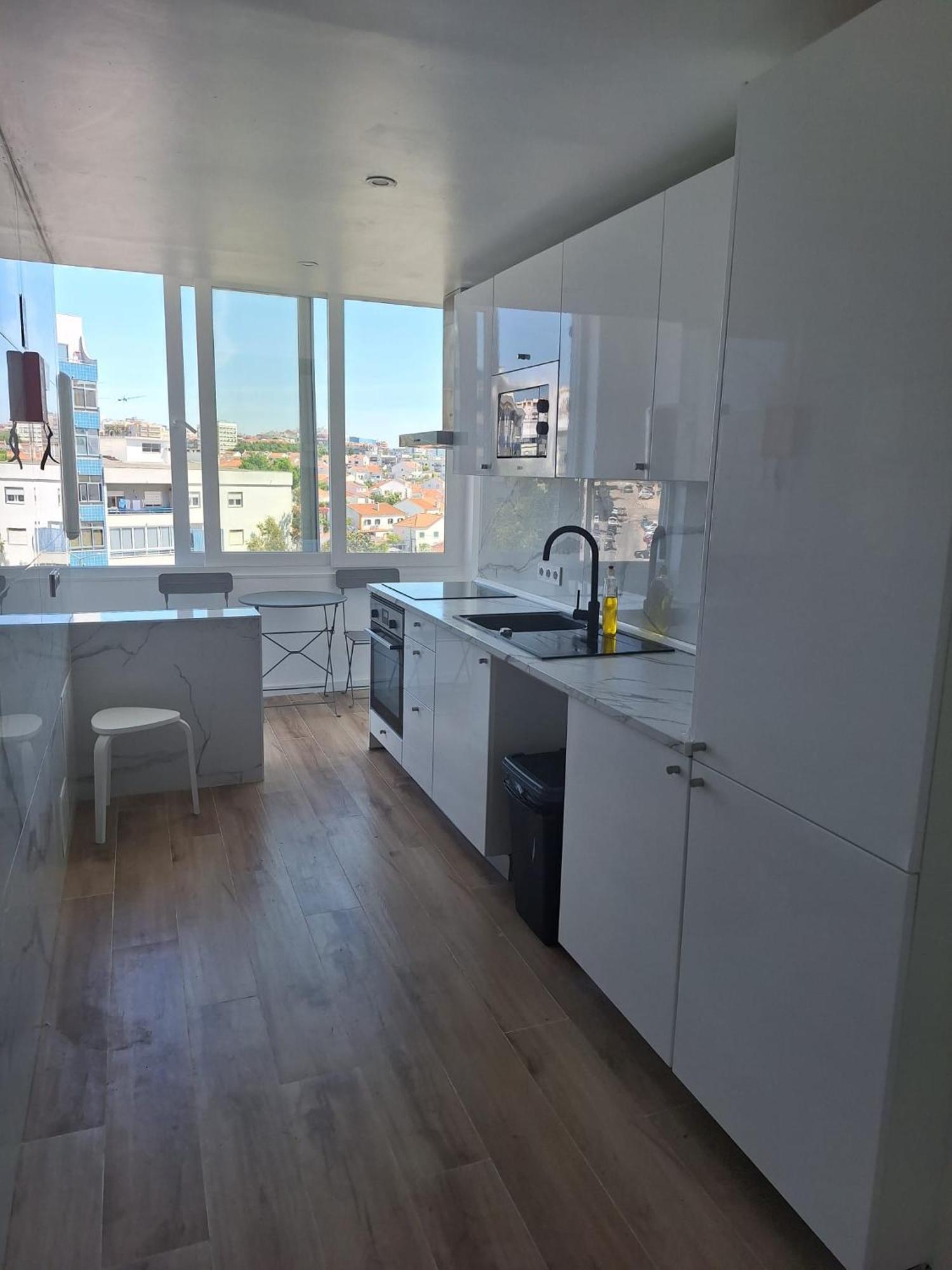 Lisbon South Bay Rooms 2 Almada Bagian luar foto