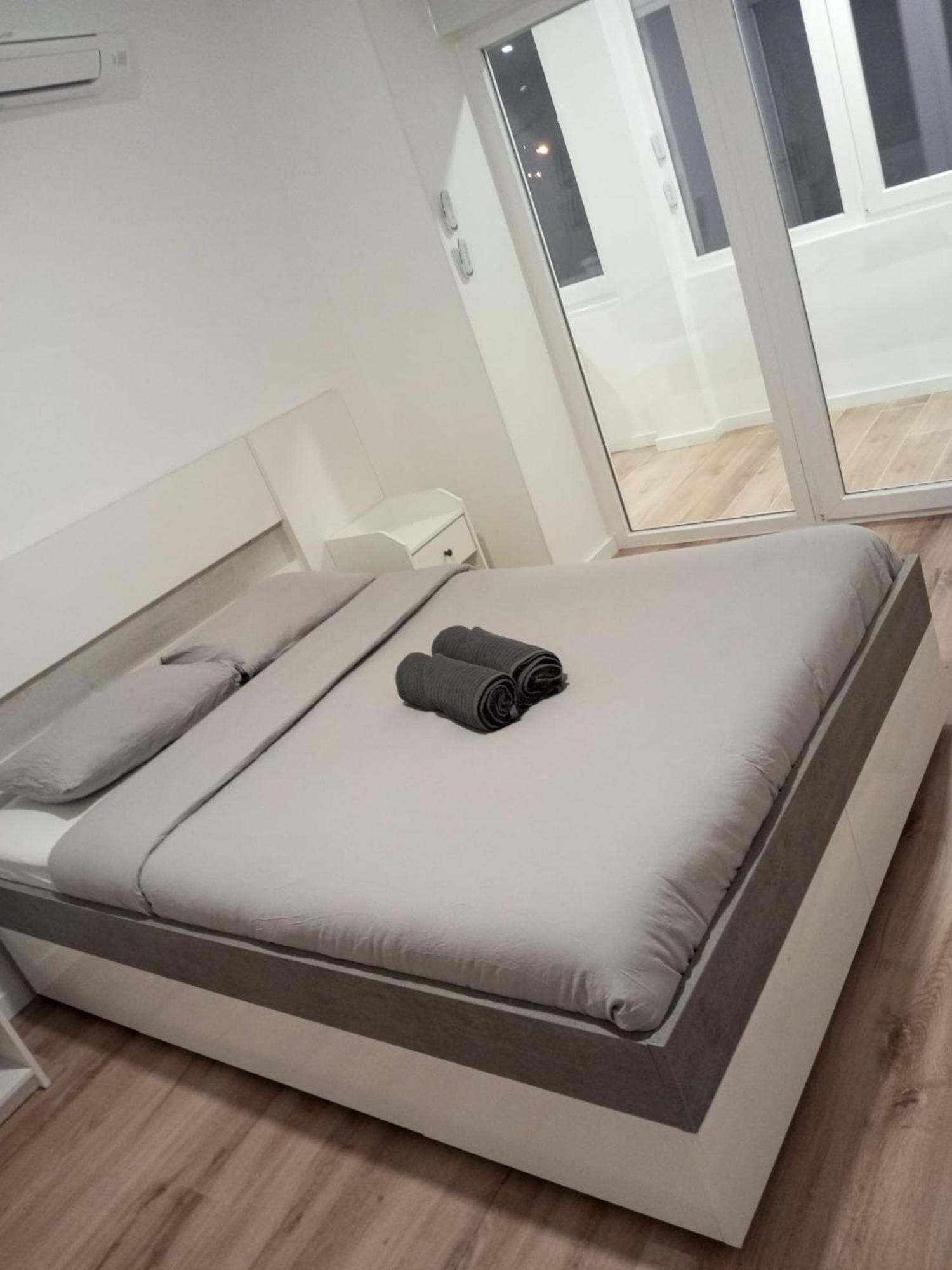 Lisbon South Bay Rooms 2 Almada Bagian luar foto