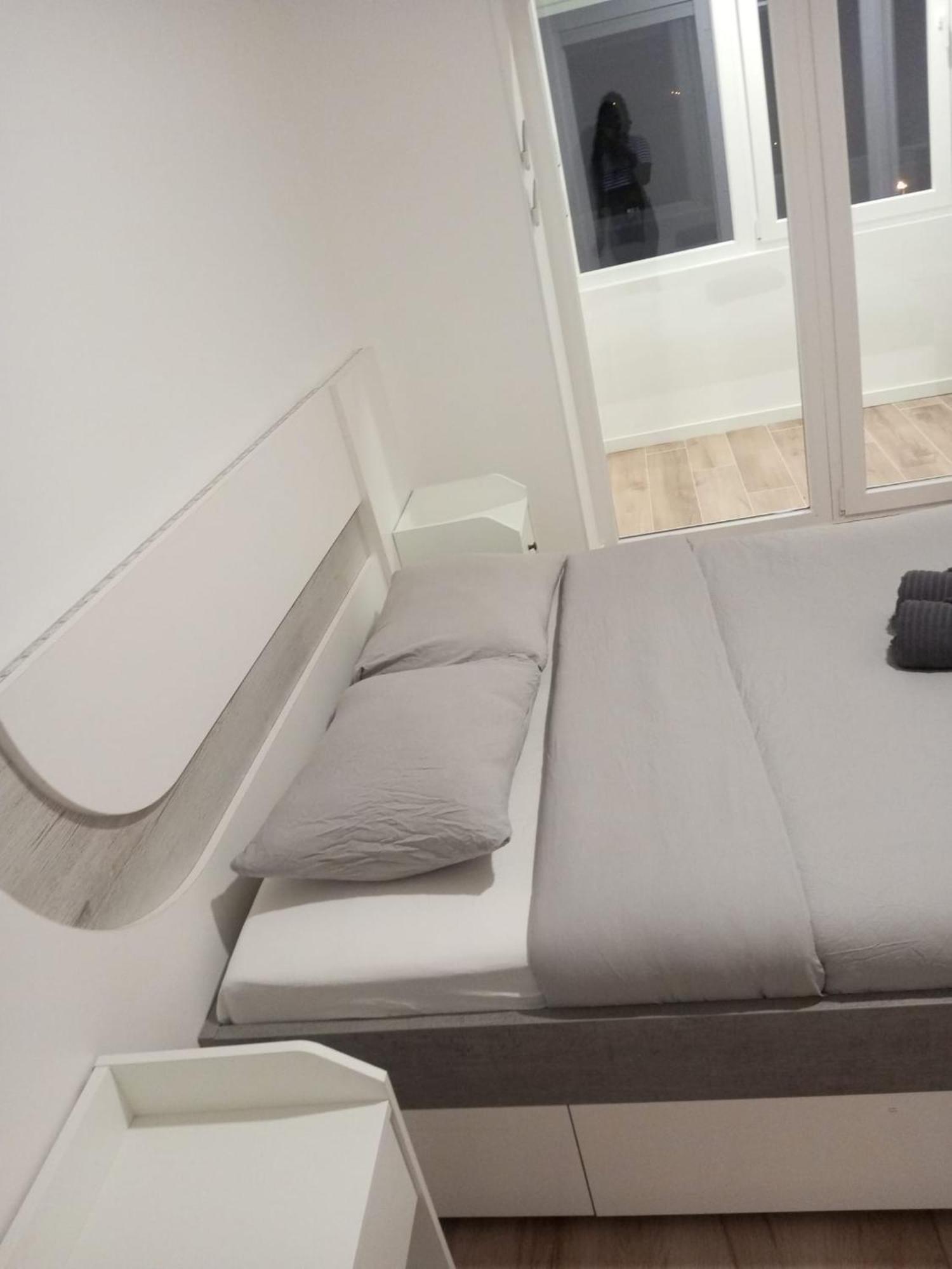 Lisbon South Bay Rooms 2 Almada Bagian luar foto