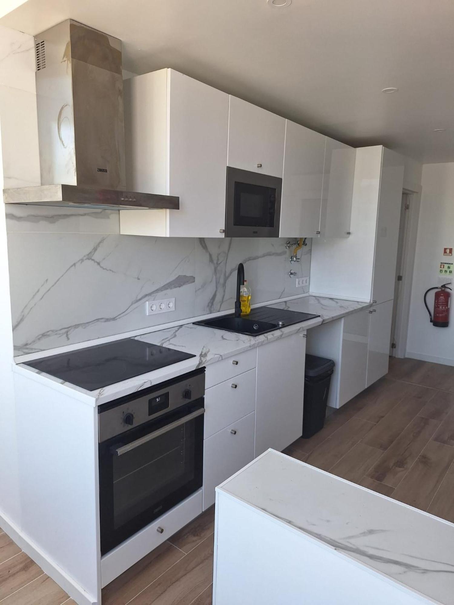 Lisbon South Bay Rooms 2 Almada Bagian luar foto