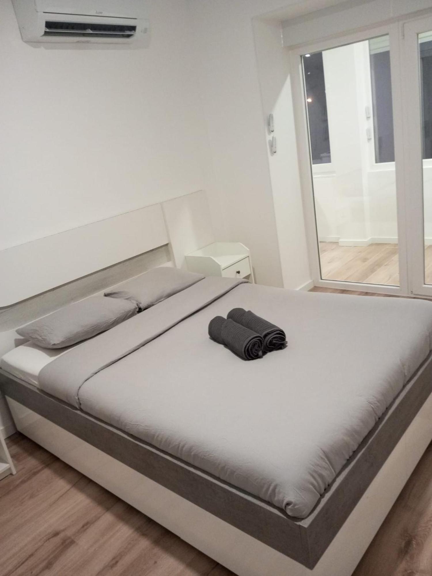 Lisbon South Bay Rooms 2 Almada Bagian luar foto